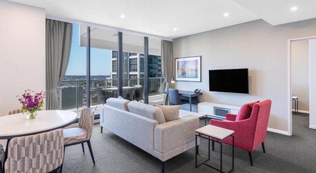 Номер Standard Пентхаус с 3 комнатами с балконом и с красивым видом из окна Meriton Suites Kent Street, Sydney