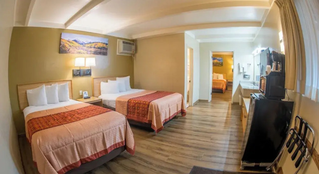 Двухместный семейный люкс Glenwood Springs Cedar Lodge