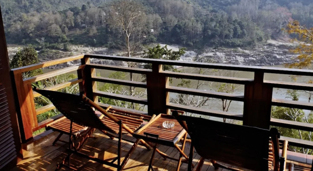 Deluxe double chambre avec balcon The Sanctuary Pakbeng Lodge