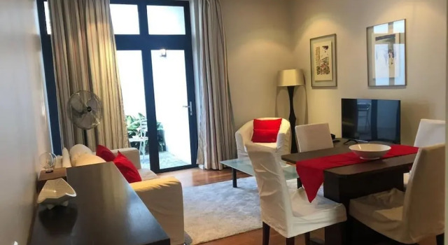 Апартаменты Loader Street Apartment - Lovely one Bedroom in De Waterkant