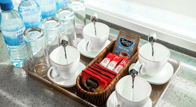 Апартаменты Deluxe Aina Residency Beachfront Hotel