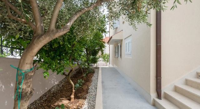 Spacious Modern Apartment Miljak - 1min to the beach