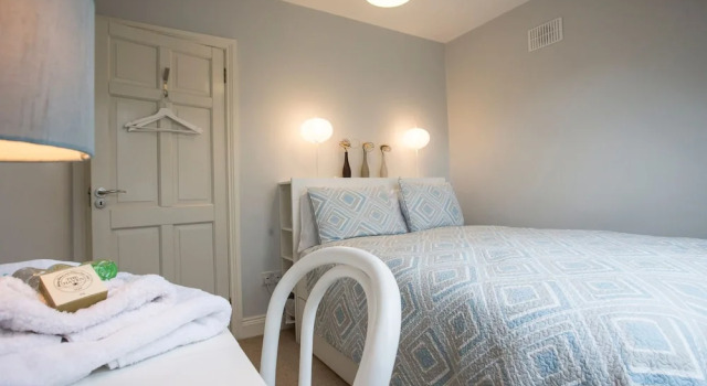 Delightful Cottage Just Steps From Kenmare Town, Book Vacation Home Hotels in Kerry with Parking, Parking