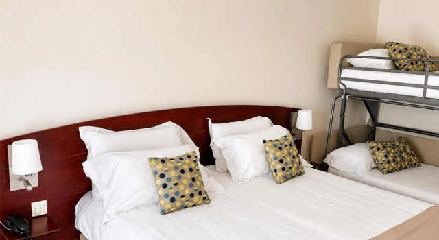 Четырёхместный номер Standard Kyriad Saint-Malo Dinard