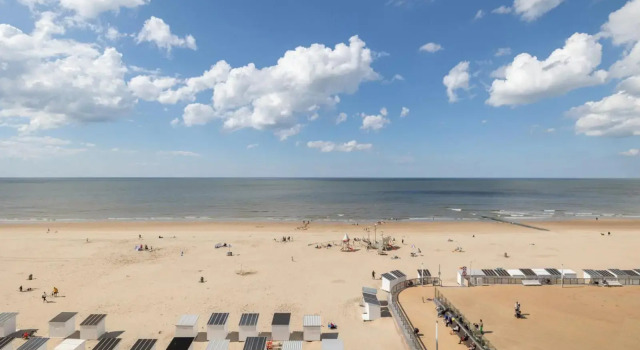 SEAVIEW Studio 6p - OOSTENDE - Type London - renovated and very nice studio with sleeping corner, direct seaview and at the beachfront, Rezerwuj Hotel Hotele w Bruksela z parkingiem, Parking