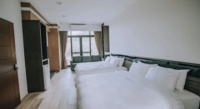 Четырёхместный номер Standard с балконом Ruili Tea Villa