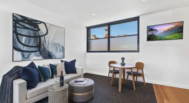 Stylish Studio With Great Amenities Near Beachside, Book Apartment Melbourne 