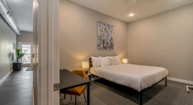 Апартаменты Des Moines Alluring 2BD 2BA Downtown Apartment