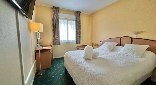 Logis Hôtel Sully le Château, Rezervovat Hotel Saint-Père-sur-Loire 