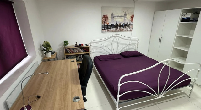 Апартаменты Separate One Bedroom Large Apartment in Slough