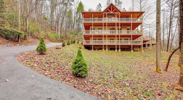 Коттедж Close to Hiking & Attractions: Smoky Mtn Cabin