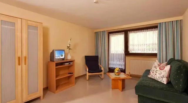 Gästehaus Brugger Martin, Rezerwuj Hotel Hotele w Tyrol z parkingiem, Parking