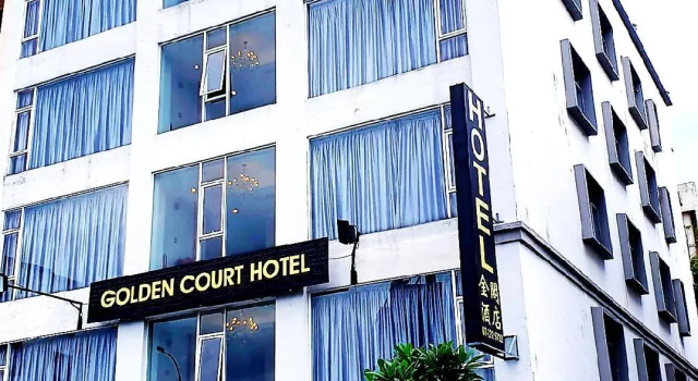 Кровать в общем номере Golden Court Hotel - Sri Pelangi