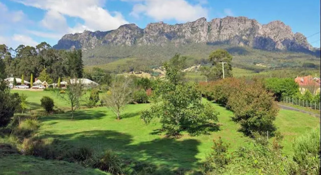 Mount Roland Country Lodge, Book Hotel Sheffield Tasmania