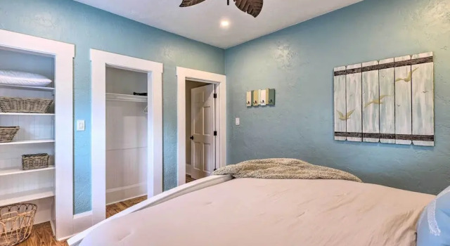 Bright Bradenton Retreat: 1 Mi to Downtown!