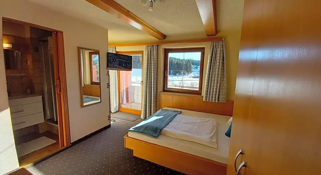 Frühstückspension Felsenheim, Rezerwuj Hotel Hotele w Schladming - Dachstein z parkingiem, Parking
