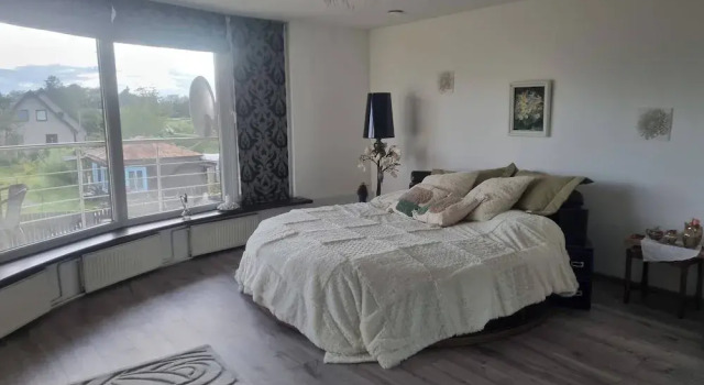 Serene 4-bedroom House Rental in Historic Rīga, 预订 酒店 里加 维泽梅