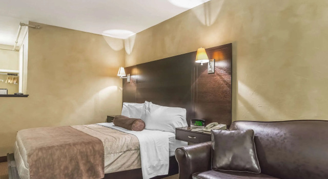 Двухместный номер Standard Quality Hotel & Conference Centre