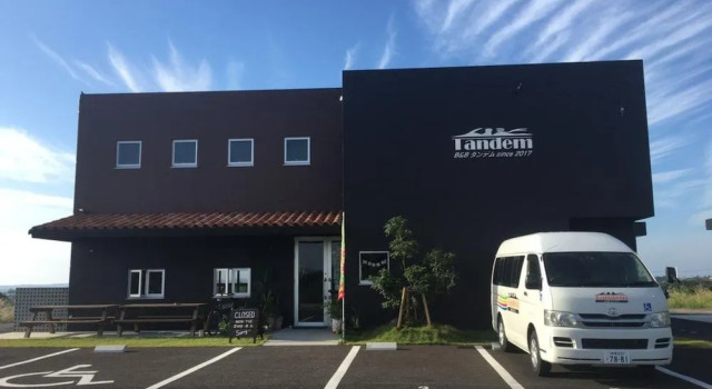 B&B Tandem, Book Bed and Breakfast Hoteller i Okinawa med parkering, Parkering