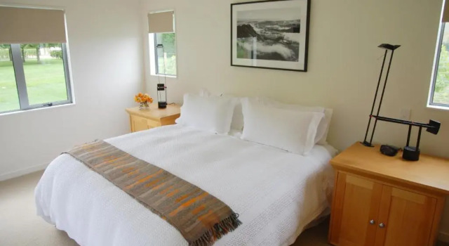 Коттедж Craggy Range Luxury Vineyard Retreat