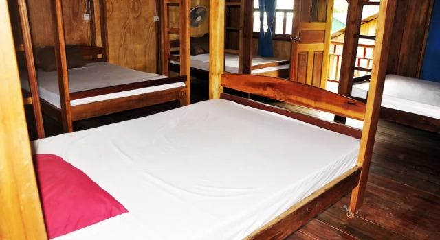 Кровать в общем номере с видом на море CoCo Boutique Resort