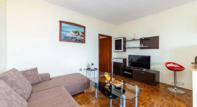 More - 60m From the sea - A1 Citron