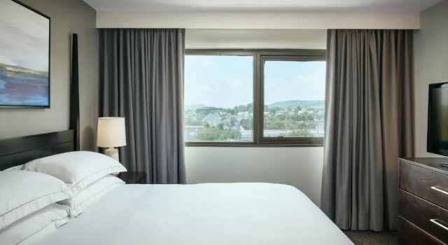 Номер Standard Hilton Suites Brentwood
