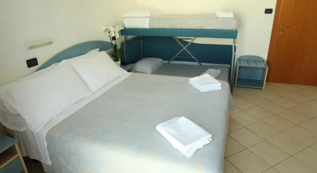 Четырёхместный номер Standard с балконом Hotel Giorg