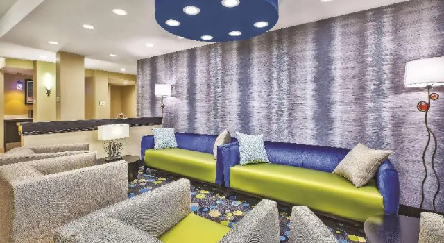 La Quinta by Wyndham Niagara Falls, Buchen Sie Hotel Hotels in New York State mit Pool, Schwimmbad
