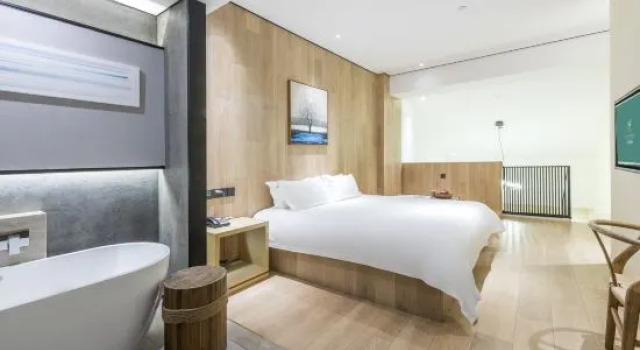 Люкс Luxury Hongting International Hotel（Central Lake District Store)
