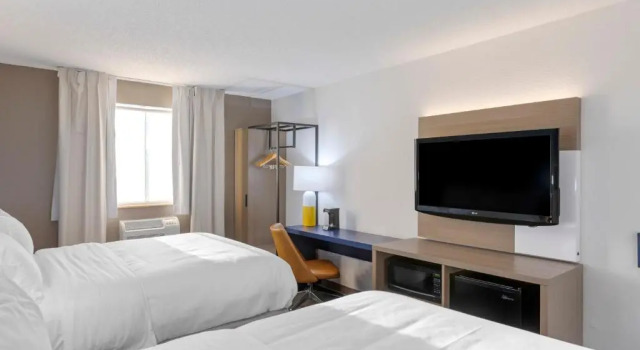 Четырёхместный номер Standard Comfort Inn Detroit - Troy