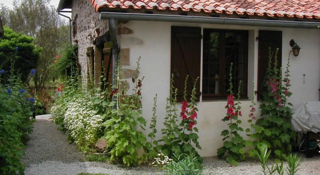 Le Pit, Đặt Nhà khách Lessac Charente