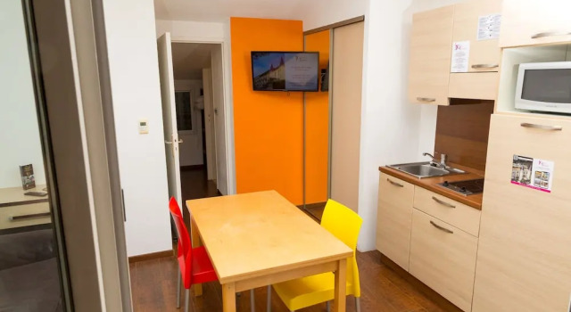 Апартаменты c 1 комнатой с балконом и с видом на горы AppartHotel-Restaurant Castel Emeraude