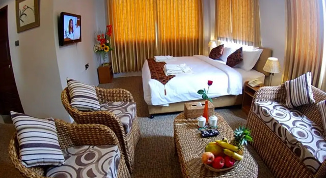 Люкс Holiday Hotel