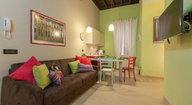 Апартаменты с 2 комнатами с балконом Rental in Rome Crociferi 2