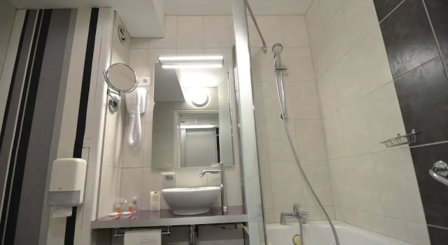 Номер Comfort Brit Hotel Cahors - Le France