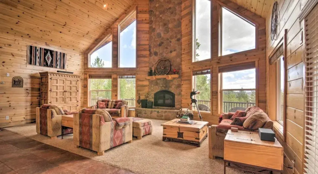 Gorgeous Alton Cabin w/ Deck + Mountain Views, Boek Hotel Long Valley Junction Utah