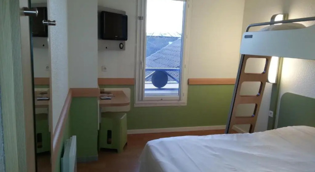 Трёхместный номер Standard Hôtel Ibis Budget Nantes Ouest Atlantis Couëron