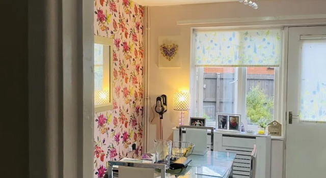Beautiful House Minutes Away From Liverpool Airport With Huge Garden, Varaa Lomakoti Mökit kohteessa Merseyside, Mökki