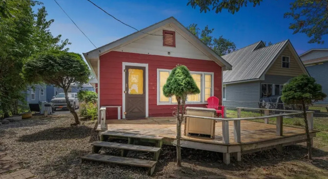 Коттедж Dave's Last Resort - Long Stay Discount - House On The Lake 2 Bedroom Home