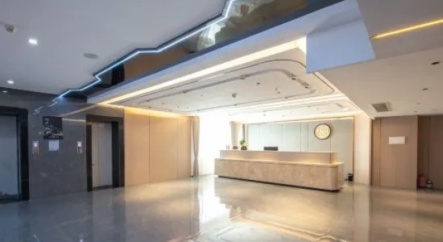Yijun Grand Hotel (Kaili University South Railway Station), Prenota Hotel Hotel a Qiandongnan con parcheggio, Parcheggio