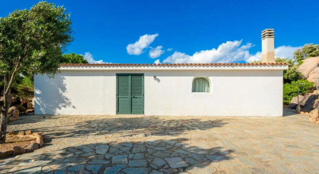 Cozy House in Cannigione, Book Hotel Cannigione Emerald Coast