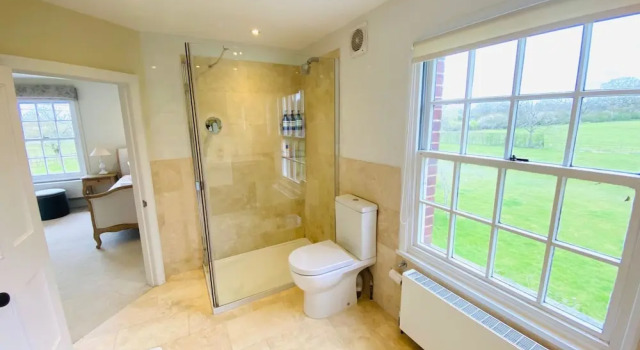 Коттедж Stunning 6-bed Country House With Heated Pool