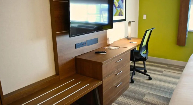 Номер Standard с балконом Holiday Inn Express Vancouver Airport-Richmond by IHG
