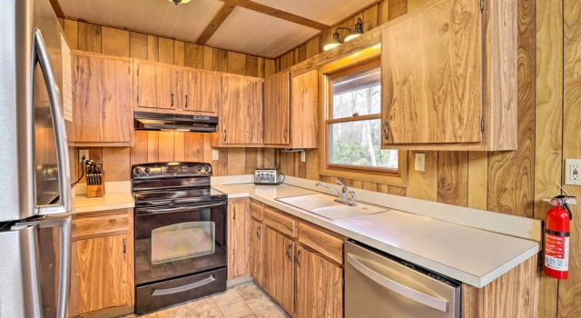 Коттедж Lake Harmony Access: Home w/ Game Room + Fire Pit
