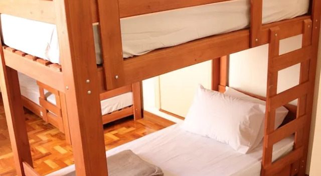 Кровать в общем номере (женский номер) Nuhh Hostel & Café