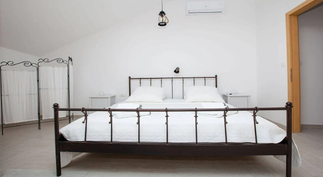 Apartments Roses, Rezerwuj Apartament Hotele w Split-Dalmatia County z parkingiem, Parking