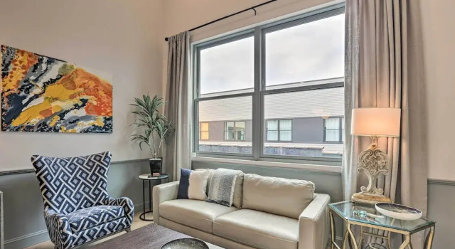 Апартаменты Modern Downtown Birmingham Condo w/ Rooftop Access