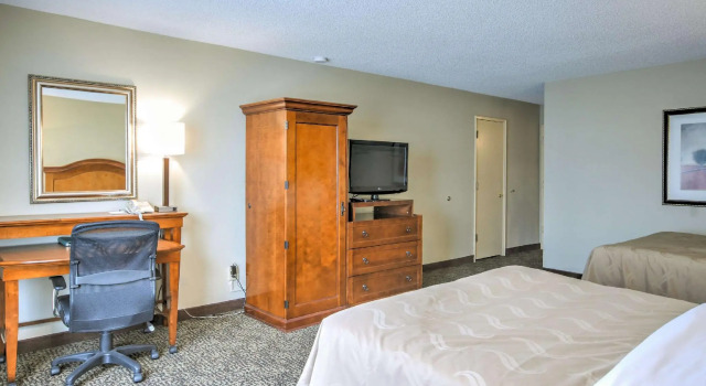 Четырёхместный номер Standard Quality Inn Big Sky