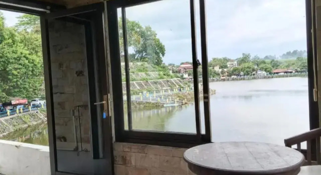 Seven Trumpets Guesthouse, Rezervovat Hotel 3hvězdičkové hotely v Yogyakarta Province, 3*